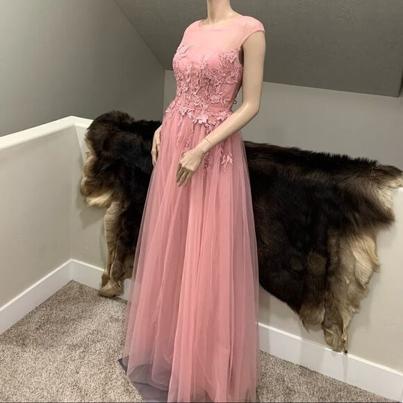 New Elegant Floral Lace Appliqué With Beads Tulle Dress - Picture 7 of 12